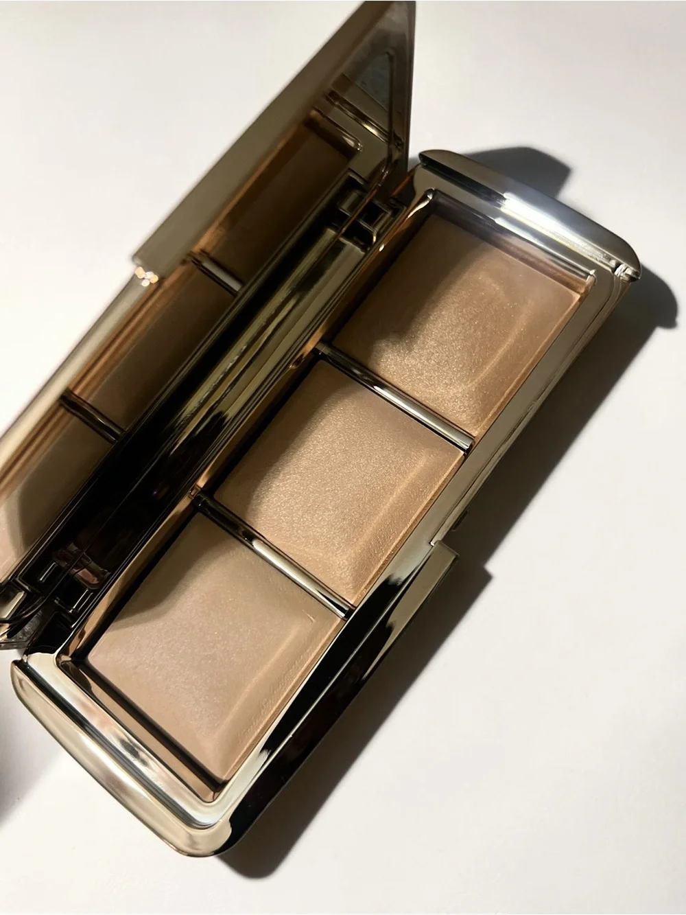 HOURGLASS Ambient Lighting Palette Volume II